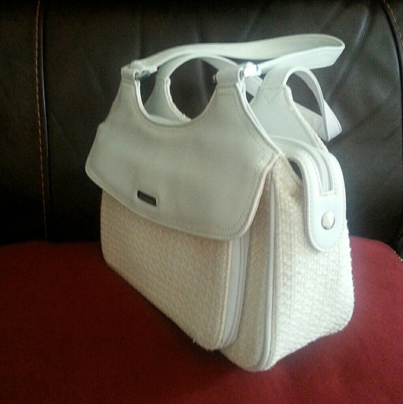 Liz Claiborne Handbags - Liz Claiborne Purse